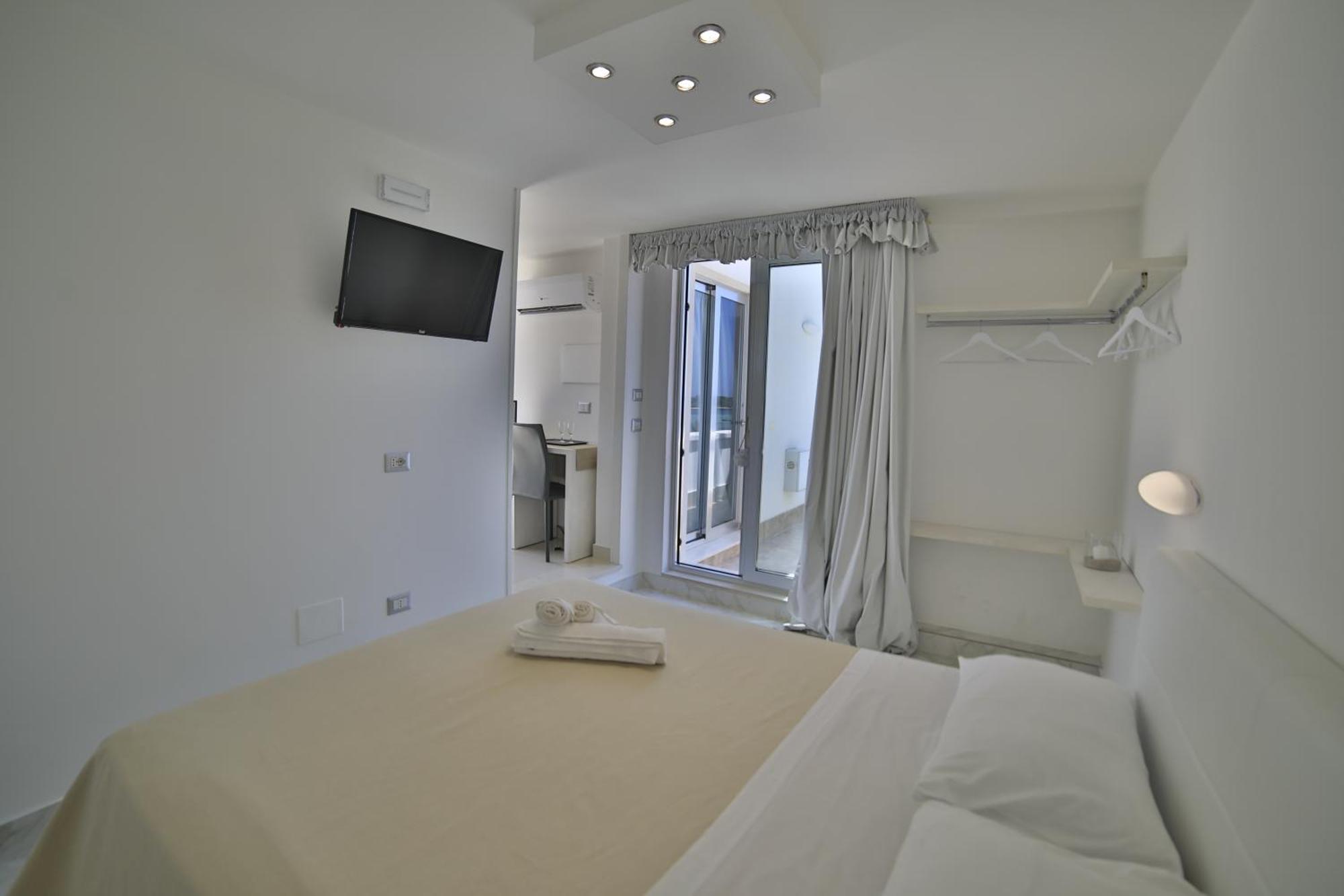 Riviera Luxury Rooms Порто-Чезарео Экстерьер фото