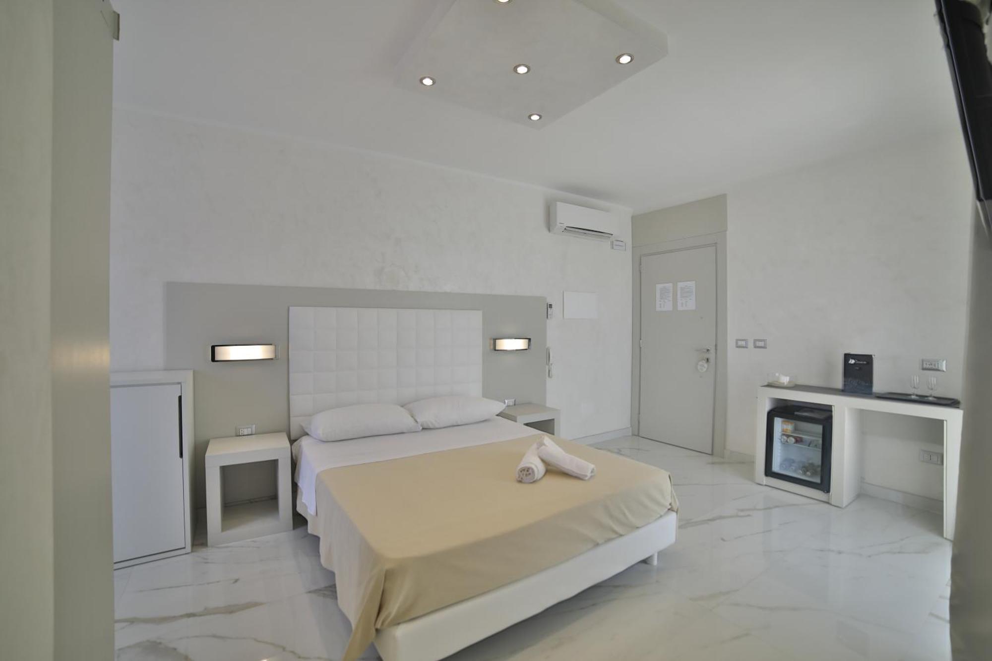 Riviera Luxury Rooms Порто-Чезарео Экстерьер фото