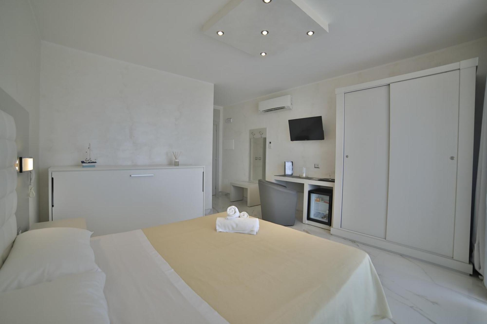 Riviera Luxury Rooms Порто-Чезарео Экстерьер фото