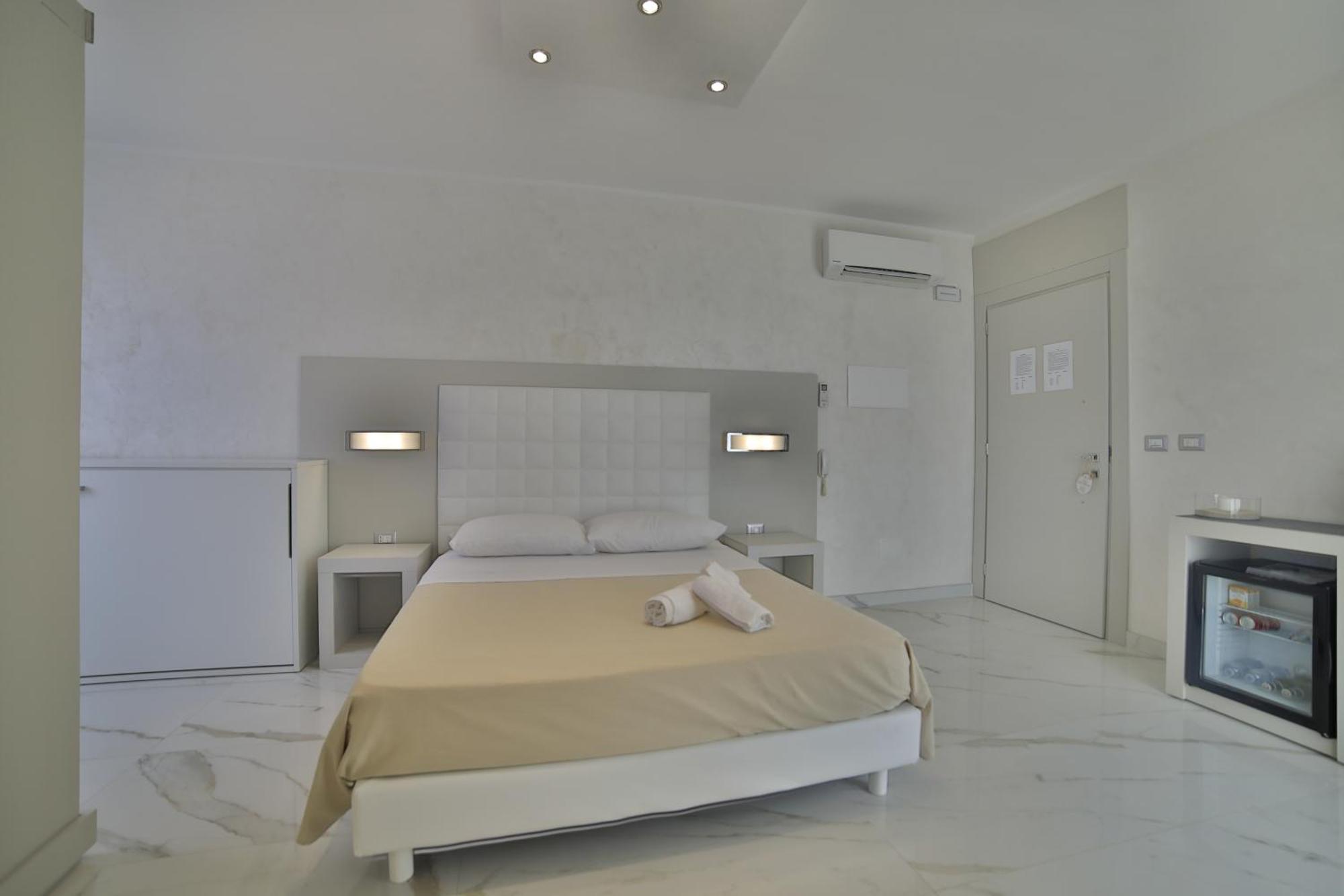 Riviera Luxury Rooms Порто-Чезарео Экстерьер фото